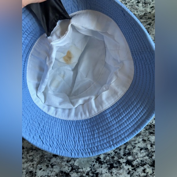 PRADA Re-Nylon Bucket Hat - Picture 5 of 7